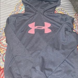 Under Armour Sz S women’s sweatshirt EUC ❤️